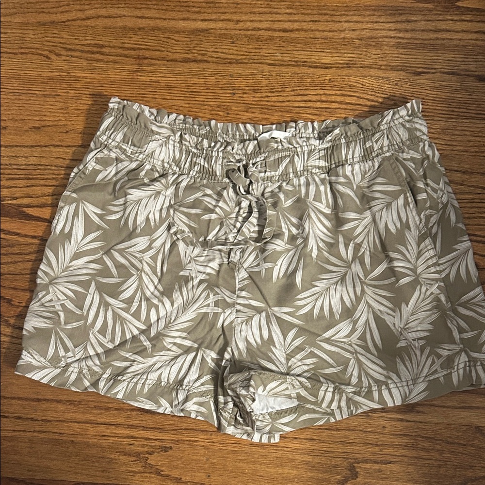 Nicole Miller Olive Leaf Print Women's Athletic Shorts